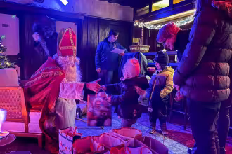 FREIE W&Auml;HLER Neunkirchen: Nikolaus bescherte bed&uuml;rftige Kinder und Erwachsene in Neunkirchen