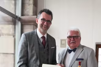 Harald Pauly erh&auml;lt Bundesverdienstmedaille