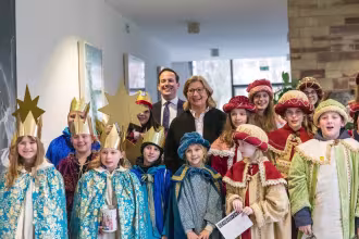 Sternsinger in der saarl&auml;ndischen Staatskanzlei empfangen