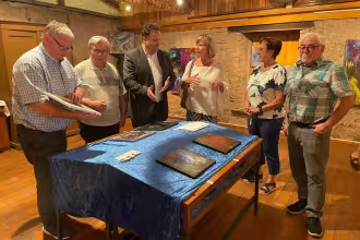 Wiederer&ouml;ffnung des Bauernhauses Habach mit der Ausstellungser&ouml;ffnung &bdquo;Mein Spiel mit Farben&ldquo; von Inge Huwer