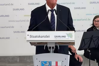 Hans Georg Schmitt aus Eppelborn wurde mit dem Bundesverdienstkreuz am Bande ausgezeichnet