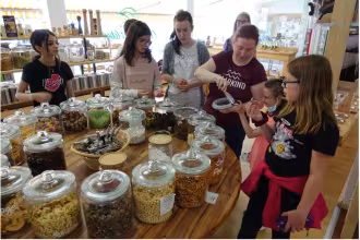 Besuch der Fairtrade-AG im Unverpackt-Laden