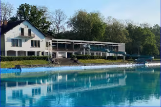 Abriss der Kegelbahn auf dem Schwimmbadgel&auml;nde der Gemeinde Ensdorf