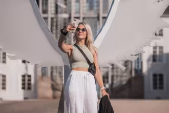 Fl&uuml;gel-Selfie-Spot ab sofort am Saarbr&uuml;cker Schloss