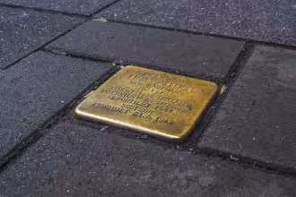 Drei neue Stolpersteine in V&ouml;lklingen verlegt