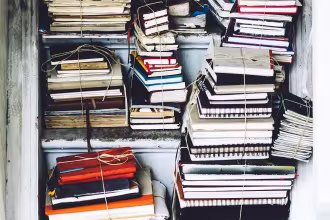 Offenes B&uuml;cherregal in Rubenheim besch&auml;digt