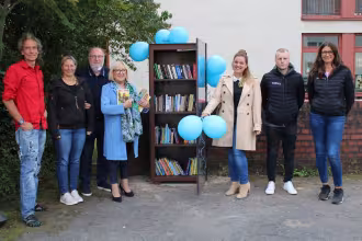 Nun hat auch Erbach einen B&uuml;cherschrank
