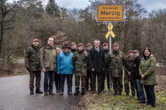 Die &bdquo;gelbe Schleife&ldquo; als Zeichen der Solidarit&auml;t
