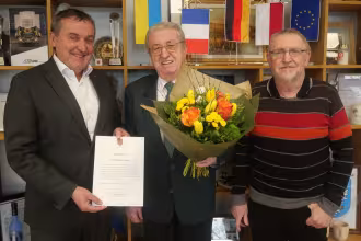 Landrat Dr. Theophil Gallo ehrt G&uuml;nther Kunze