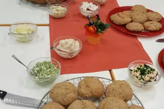 Selbstgebackene Br&ouml;tchen mit Monika Gorius und der Kreisvolkshochschule