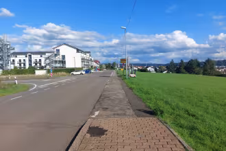 Gehweg in der Stra&szlig;e &bdquo;Zum Stausee&ldquo; in Losheim wird saniert