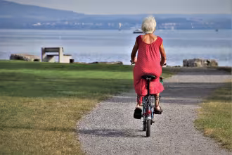 Sicherheit für Seniorinnen und Senioren auf dem Zweirad