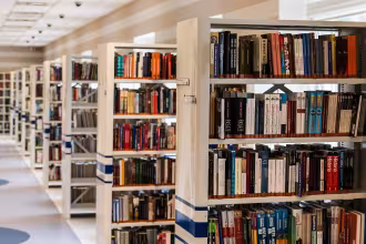 Stadtbibliothek sucht Spielleiterinnen und -leiter f&uuml;r &bdquo;Pen & Paper&ldquo;-Runden