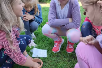Kinder mit einem Er&shy;&shy;&shy;&shy;&shy;&shy;&shy;&shy;&shy;&shy;&shy;&shy;&shy;&shy;&shy;&shy;&shy;&shy;&shy;&shy;&shy;&shy;&shy;&shy;&shy;&shy;&shy;&shy;&shy;&shy;&shy;