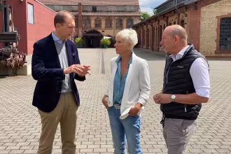 Die Alte Schmelz in St. Ingbert wird mit dem CISPA und der Kulturellen Mitte zu einem Anziehungspunkt f&uuml;r Startups und Veranstaltungen im Saarland. Im Vordergrund