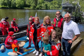 Fackel im Boot, Bess&shy;er&shy;&shy;&shy;&shy;&shy;&shy;&shy;&shy;&shy;&shy;&shy;&shy;&shy;&shy;&shy;&shy;&shy;&shy;&shy;&shy;&shy;&shy;&shy;&shy;&shy;&shy;&shy;&shy;&shy;&shy;&shy;