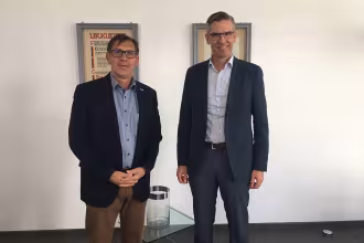 Dr. Stephan Tenge und B&uuml;rgermeister J&ouml;&shy;&shy;&shy;&shy;&shy;&shy;&shy;&shy;&shy;&shy;&shy;&shy;&shy;&shy;&shy;&shy;&shy;&shy;&shy;&shy;&shy;&shy;&shy;&shy;&shy;&shy;&shy;&shy;&shy;&shy;&shy;
