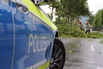 Unbekannter spr&uuml;ht Bauschaum in Abgasanlage eines Pkw
