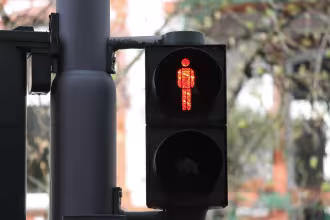 Verkehrsgef&auml;hrdung an Fu&szlig;g&auml;ngerampel