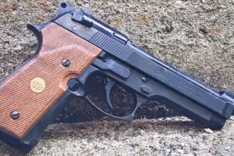 Raub in Wettb&uuml;ro mit fl&uuml;chtigem T&auml;ter