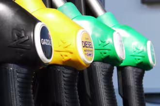 Diebstahl von 540l Diesel aus Baustellenfahrzeugen