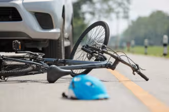 Verkehrsunfallflucht mit leicht verletztem Fahrradfahrer