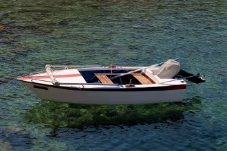 Sportboot auf der Saar gekentert