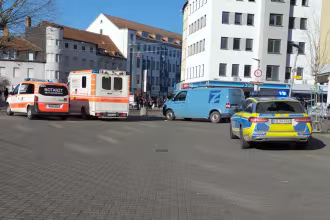 Junge Frau in Neunkircher Fu&szlig;g&auml;ngerzone von Geldtransporter erfasst