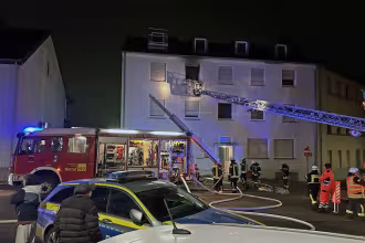N&auml;chtlicher Brand zerst&ouml;rt Wohnung in Hospitalstra&szlig;e