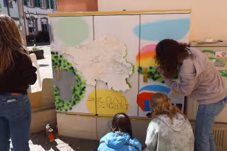 &bdquo;Kunst am Kasten&ldquo;: Sch&uuml;lerinnen und Sch&uuml;ler versch&ouml;nern die Innenstadt