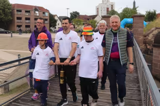 Delegation aus St. Ingbert besucht Heimat- und Bl&uuml;tenfest in Rhodt unter Rietburg