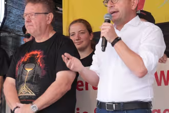 Pressemitteilung: OB Marc Speicher unterst&uuml;tzt Betriebsr&auml;te: &bdquo;Stahl ist Zukunft!&ldquo;